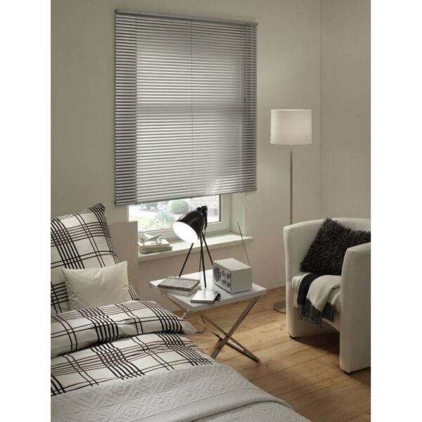 Alu-Jalousie
silber B/L: ca. 80x130 cm