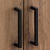 Hochschrank Serie 2000 Eiche Landhaus Nachbildung B/H/T: ca. 65,2x194,2x39 cm Hochschrank Serie 2000 Eiche Landhaus Nachbildung B/H/T: ca. 65,2x194,2x39 cm – Bild 2