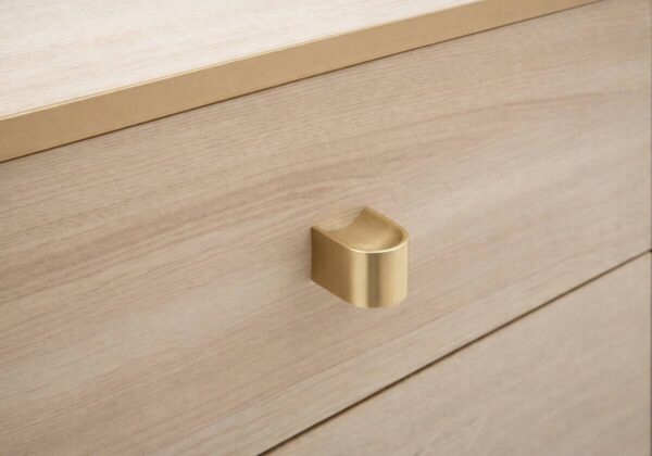 Highboard Flora Eiche B/H/T: ca. 60,2x104,4x33,05 cm Highboard Flora Eiche B/H/T: ca. 60,2x104,4x33,05 cm – Bild 2