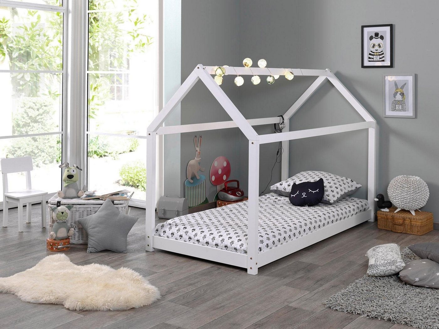 Vipack Kinderbett Cabane, Kiefer massiv, Made in Europe, inklusive Rolllattenrost (wahlweise in 2 Farben und 2 Größen erhältlich), Bodenfreiheit ca. 2,5 cm zur besseren Belüftung, stabil gebaut