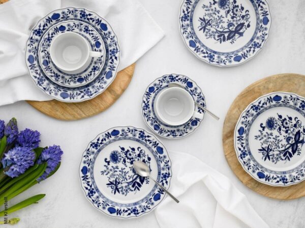 CreaTable Kaffeeservice Flora Zwiebelmuster blau Porzellan 18 tlg. – Bild 4