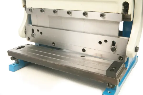 HBM 305 mm Blechbearbeitungsmaschine, Maschine zum Schneiden, Biegen, Rundbiegen / Walzen von Blechen – Bild 3