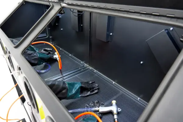 HBM SBC 880 doppelte Strahlkabine mit 2 Absaugungen – Bild 25 HBM SBC 880 doppelte Strahlkabine mit 2 Absaugungen – Bild 25