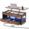 VEVOR Couchtisch mit anhebbarer Platte, 39,4 Zoll großer rechteckiger Couchtisch mit zusätzlichen Aufbewahrungstaschen, aufklappbarer Couchtisch mit Steckdosenleiste & USB & Ambientebeleuchtung für das Wohnzimmer, braun VEVOR Couchtisch mit anhebbarer Platte, 39,4 Zoll großer rechteckiger Couchtisch mit zusätzlichen Aufbewahrungstaschen, aufklappbarer Couchtisch mit Steckdosenleiste & USB & Ambientebeleuchtung für das Wohnzimmer, braun