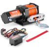 VEVOR Elektrische Seilwinde, 3500 lb Seilzugkapazität, 12 V DC ATV/UTV-Winde mit Φ3/16 Zoll x 39 Fuß 12 Strängen Synthetikseil, Aluminium-Seilführung, kabelgebundene Fernbedienung, IP55 wasserdicht zum Schleppen von UTV, ATV, Boot VEVOR Elektrische Seilwinde, 3500 lb Seilzugkapazität, 12 V DC ATV/UTV-Winde mit Φ3/16 Zoll x 39 Fuß 12 Strängen Synthetikseil, Aluminium-Seilführung, kabelgebundene Fernbedienung, IP55 wasserdicht zum Schleppen von UTV, ATV, Boot